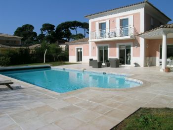 Villa for rent in Cap d'Antibes with 4 bedrooms, in 260 sqm of living area.