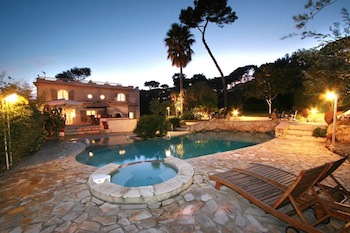 Villa de luxe à Cap d'Antibes, composée de 5 chambres, pour une surface habitable de 325 m².