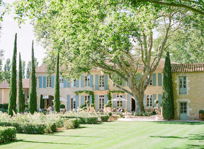 Villa de luxe à Avignon, composée de 9 chambres, pour une surface habitable de 1300 m².