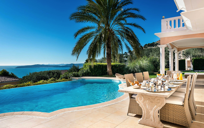 Villa de luxe à Cap d'Ail, composée de 6 chambres, pour une surface habitable de 500 m².