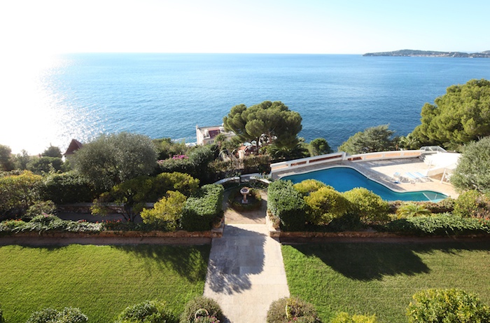 Villa de luxe à Cap d'Ail, composée de 7 chambres, pour une surface habitable de  m².