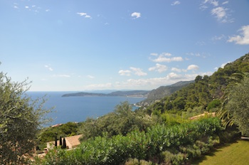 Villa for rent in Cap d'Ail with 4 bedrooms, in  sqm of living area.