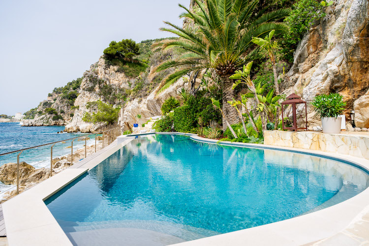 Villa de luxe à Cap d'Ail, composée de 4 chambres, pour une surface habitable de  m².