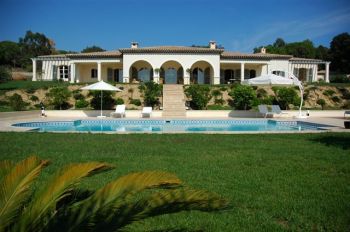 Villa de luxe à Saint Tropez, composée de 4 chambres, pour une surface habitable de 400 m².