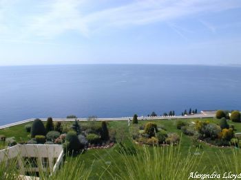 Apartment for rent in Cap d'Antibes with 3 bedrooms, in  sqm of living area.