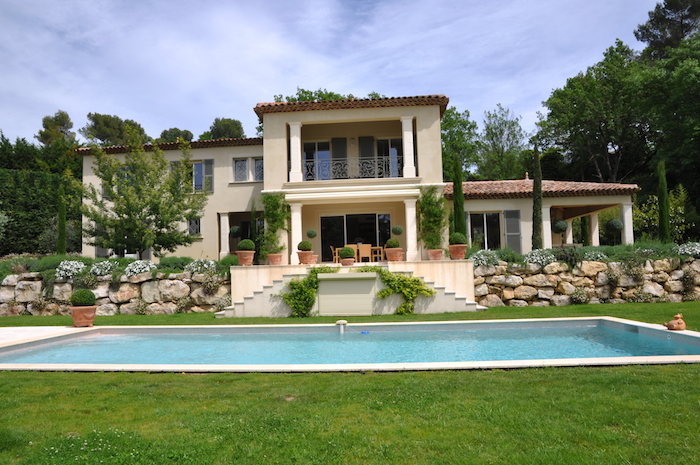 Villa de luxe à Mougins - Valbonne, composée de 5 chambres, pour une surface habitable de 350 m².