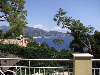 Villa for rent in Roquebrune Cap-Martin with 4 bedrooms, in  sqm of living area.