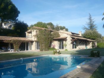 Villa for rent in Tourrettes sur Loup - St Paul de Vence with 5 bedrooms, in 350 sqm of living area.
