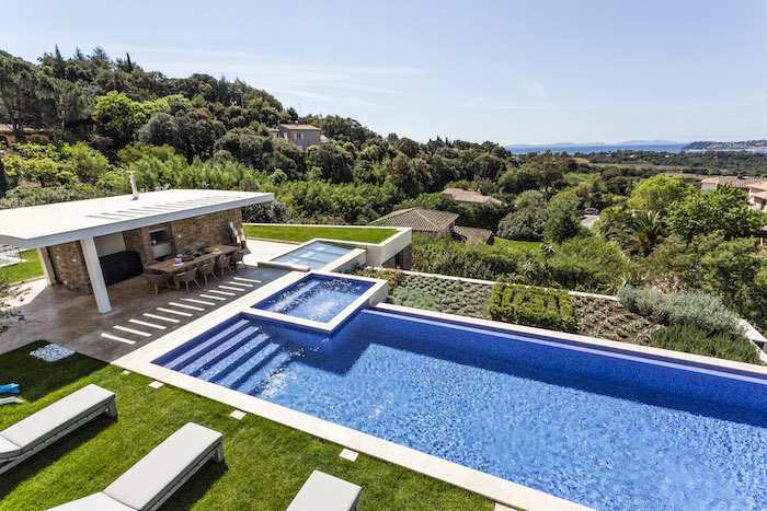 Villa de luxe à Saint Tropez, composée de 10 chambres, pour une surface habitable de  m².