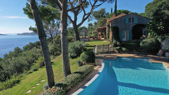 Villa de luxe à Saint Tropez, composée de 8 chambres, pour une surface habitable de 450 m².
