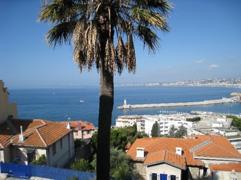 Apartment for rent in Cap Ferrat - Villefranche with 3 bedrooms, in 93 sqm of living area.