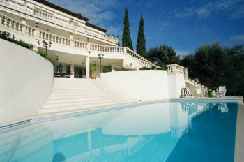 Villa for rent in Cannes - Super Cannes with 6 bedrooms, in  sqm of living area.