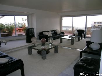 Apartment for rent in Nice with 3 bedrooms, in  sqm of living area.