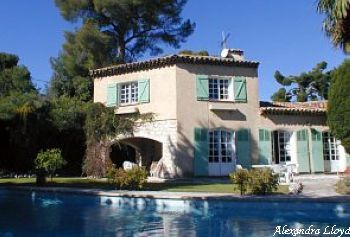 Villa for rent in Tourrettes sur Loup - St Paul de Vence with 4 bedrooms, in  sqm of living area.