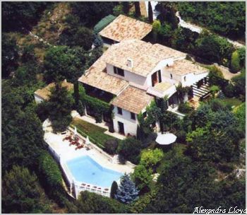 Villa for rent in Nice with 4 bedrooms, in  sqm of living area.