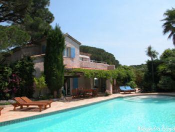 Villa de luxe à Saint Tropez, composée de 5 chambres, pour une surface habitable de  m².