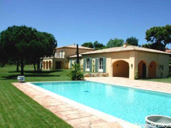 Villa de luxe à Saint Tropez, composée de 6 chambres, pour une surface habitable de 600 m².