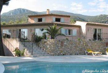 Villa for rent in Tourrettes sur Loup - St Paul de Vence with 5 bedrooms, in  sqm of living area.