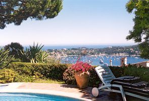 Villa for rent in Cap Ferrat - Villefranche with 3 bedrooms, in 220 sqm of living area.