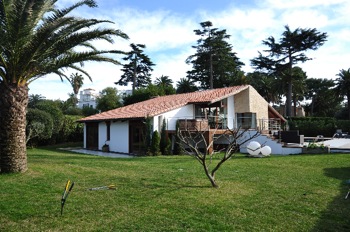Villa for rent in Cap d'Antibes with 4 bedrooms, in 250 sqm of living area.
