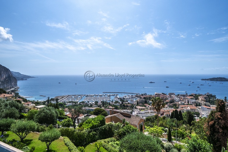 Villa de luxe à Cap Ferrat - Villefranche, composée de 5 chambres, pour une surface habitable de 475 m².