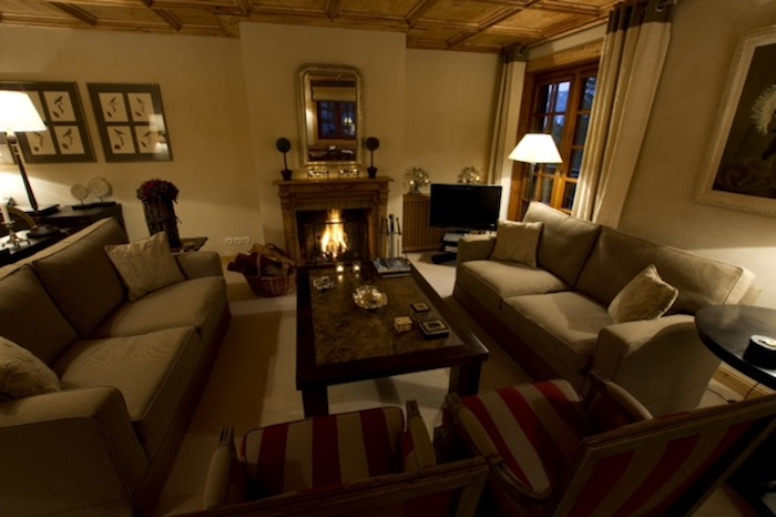 Chalet for rent in Courchevel with 4 bedrooms, in 100 sqm of living area.