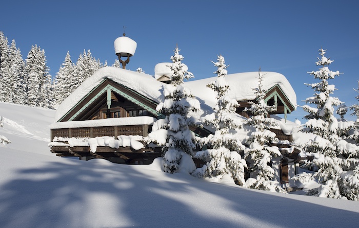 Chalet for rent in Courchevel with 5 bedrooms, in 300 sqm of living area.
