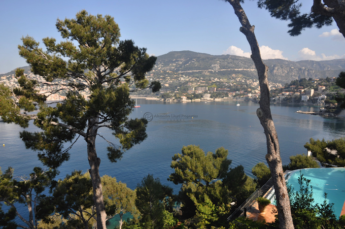 Villa de luxe à Cap Ferrat - Villefranche, composée de 4 chambres, pour une surface habitable de  m².