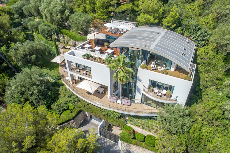 Villa for rent in Cap Ferrat - Villefranche with 4 bedrooms, in 1000 sqm of living area.