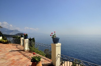 Villa de luxe à Cap Ferrat - Villefranche, composée de 5 chambres, pour une surface habitable de  m².