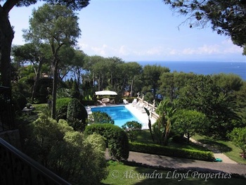 Villa for rent in Cap Ferrat - Villefranche with 8 bedrooms, in 800 sqm of living area.