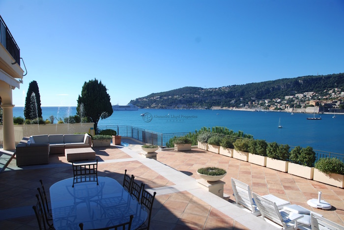 Villa de luxe à Cap Ferrat - Villefranche, composée de 8 chambres, pour une surface habitable de  m².