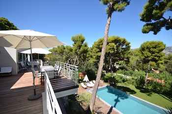 Villa for rent in Cap Ferrat - Villefranche with 5 bedrooms, in  sqm of living area.