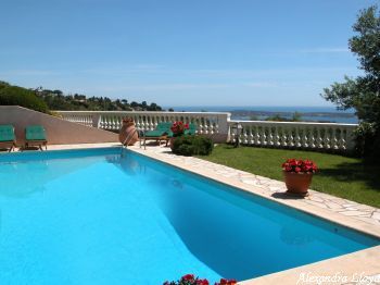 Villa for rent in Cannes - Super Cannes with 4 bedrooms, in  sqm of living area.