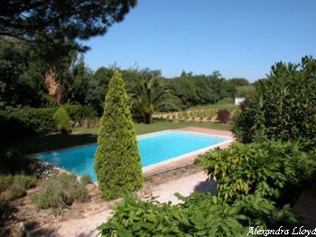 Villa for rent in St Tropez with 5 bedrooms, in  sqm of living area.