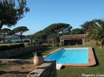 Villa de luxe à Saint Tropez, composée de 5 chambres, pour une surface habitable de  m².