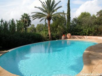 Villa for rent in St Tropez with 5 bedrooms, in  sqm of living area.