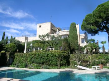 Villa for rent in Cannes - Super Cannes with 4 bedrooms, in  sqm of living area.