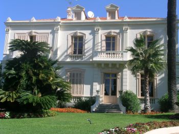 Villa for rent in Cannes - Super Cannes with 5 bedrooms, in  sqm of living area.