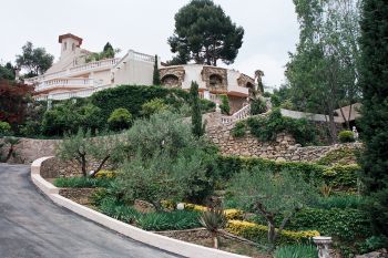 Villa for rent in Cannes - Super Cannes with 5 bedrooms, in  sqm of living area.