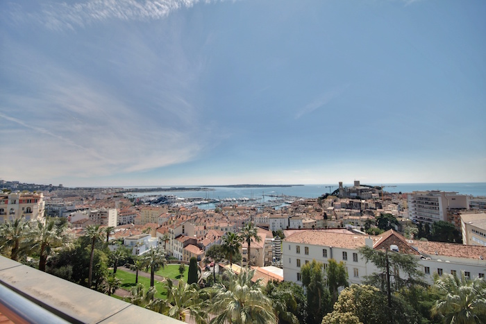 Apartment for rent in Cannes - Super Cannes with 2 bedrooms, in 170 sqm of living area.