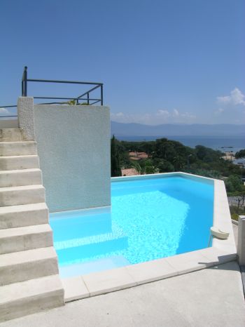 Villa for rent in CORSICA with 3 bedrooms, in  sqm of living area.
