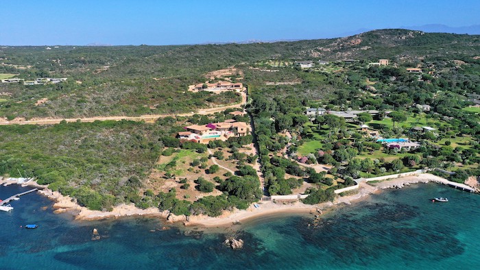 Villa de luxe à CORSE, composée de 6 chambres, pour une surface habitable de 600 m².