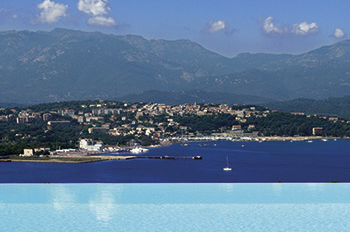 Villa de luxe à CORSE, composée de 5 chambres, pour une surface habitable de  m².