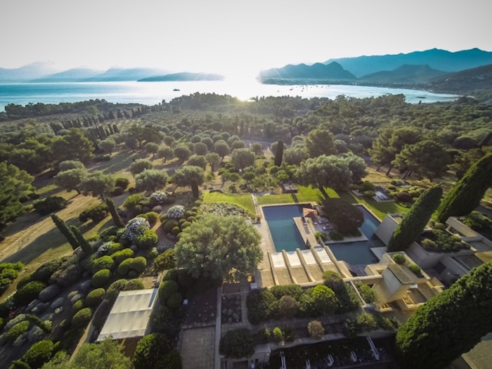 Villa de luxe à CORSE, composée de 8 chambres, pour une surface habitable de 500 m².