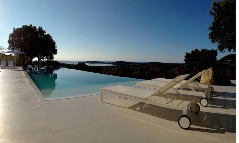Villa for rent in CORSICA with 6 bedrooms, in 400 sqm of living area.