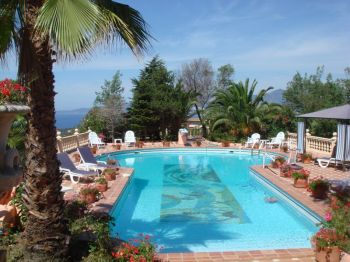 Villa de luxe à CORSE, composée de 5 chambres, pour une surface habitable de  m².