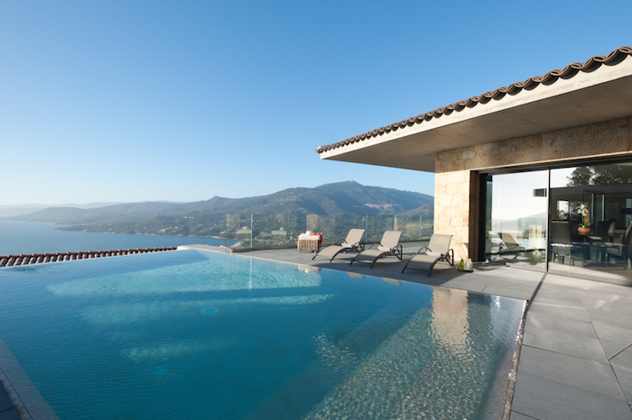 Villa de luxe à CORSE, composée de 4 chambres, pour une surface habitable de 250 m².