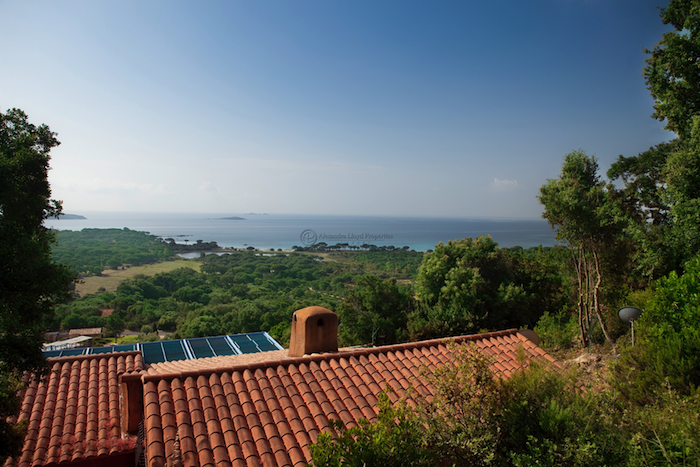 Villa de luxe à CORSE, composée de 3 chambres, pour une surface habitable de 175 m².