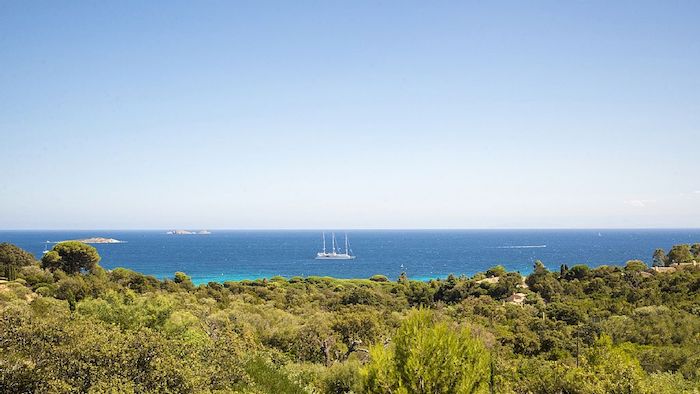 Villa de luxe à CORSE, composée de 6 chambres, pour une surface habitable de 300 m².